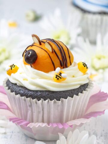 bumble bee cupcake